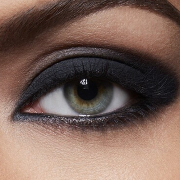 MAC Matte Eyeshadow CARBON - Picture 3 of 5